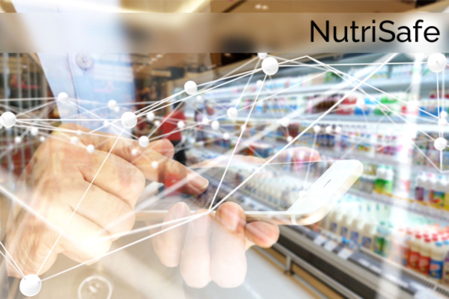 Person benutzt Smartphone im Supermarkt mit ‚NutriSafe‘ und Daten-Overlay.